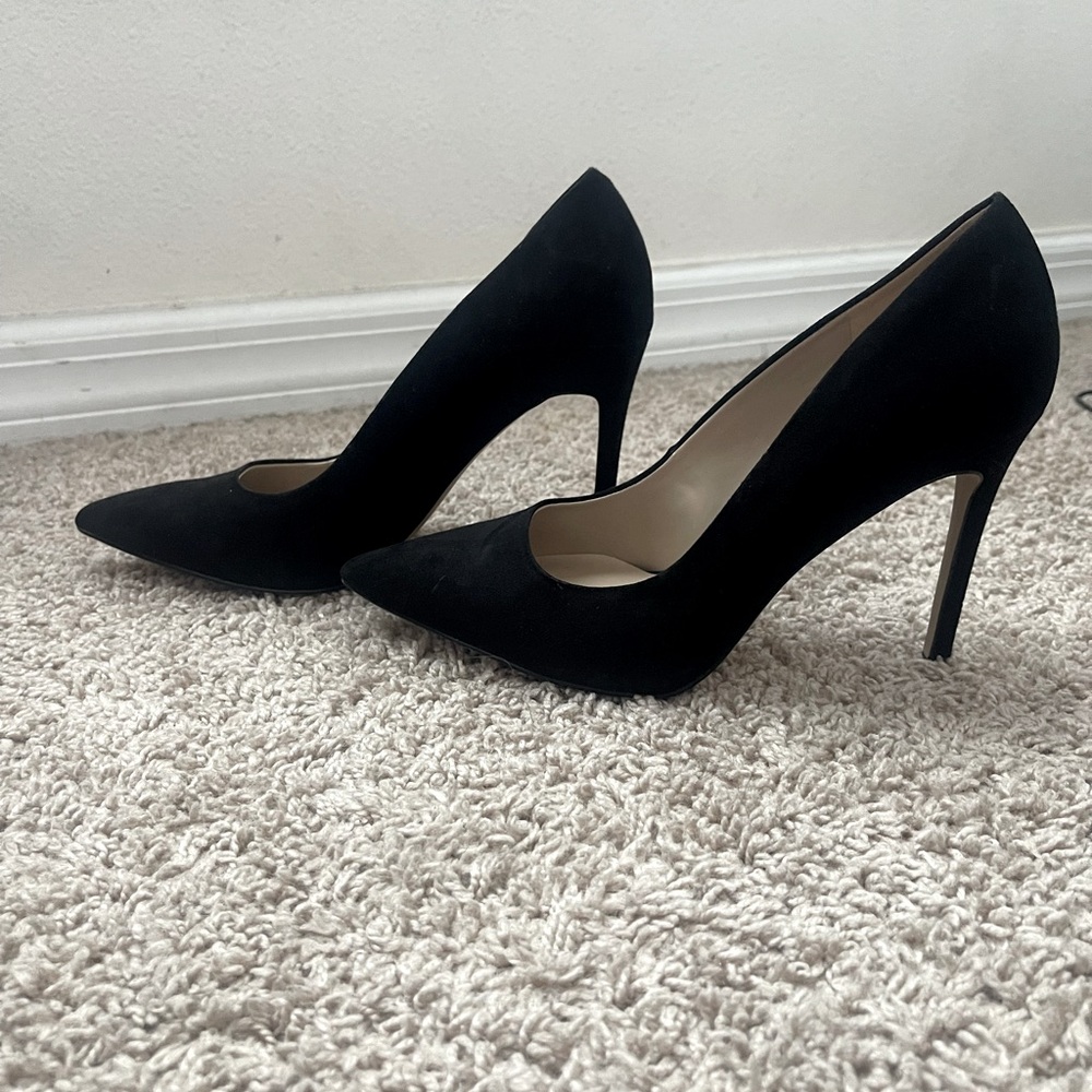 Black heels like BRAND NEW wore once unfortunately.